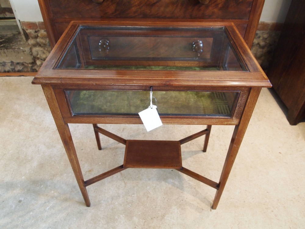 Display table Fine Edwardian Mahogany bijouterie display table c1910