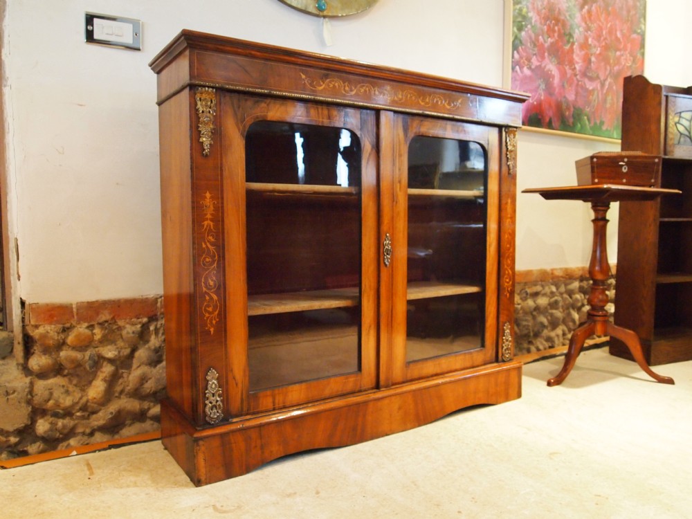 Cabinet display case pier cabinet Victorian Figured Walnut fine quality c1870