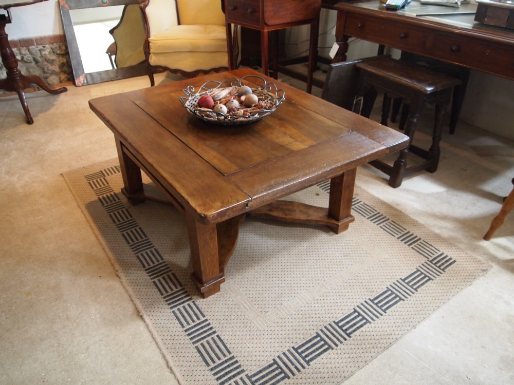 Table coffee table Victorian period Elm and Walnut c1870