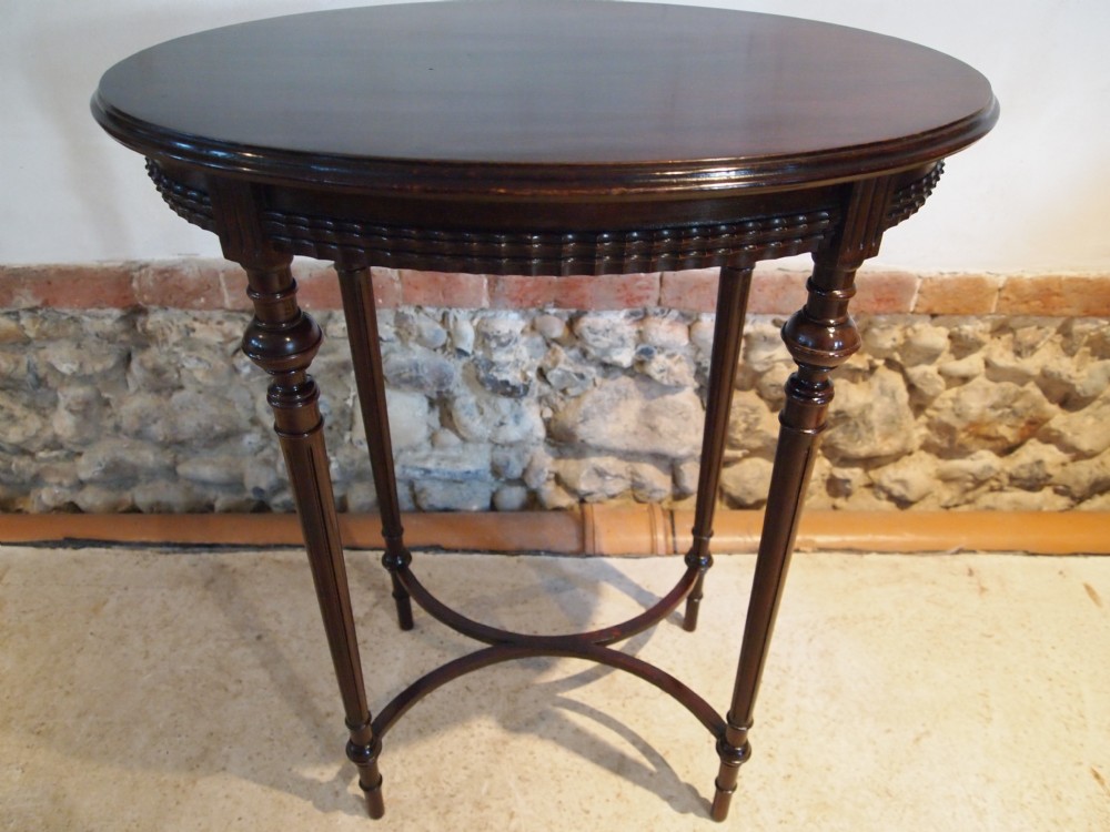 Table Fine Edwardian Mahogany Lamp side or hall table c1900