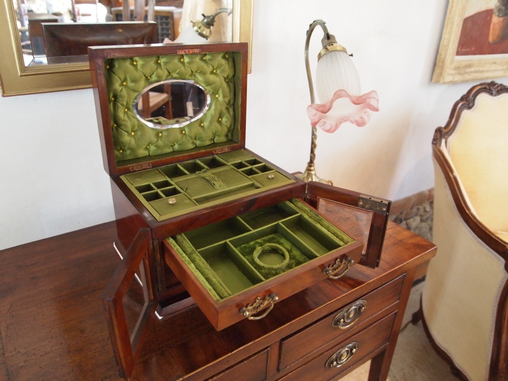 Cabinet Jewellery sewing box fine quality Victorian Walnut bijouterie box c1880