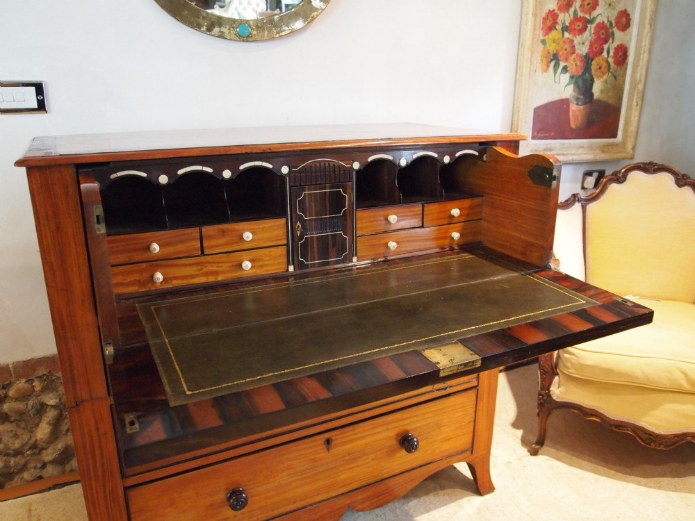 Chest of drawers bureau secretaire George IV Satinwood fine quality c1820