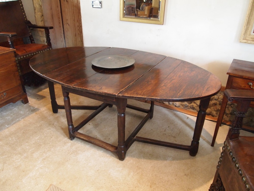 Table Oak 17th century William and Mary gateleg table rare split legs c1690