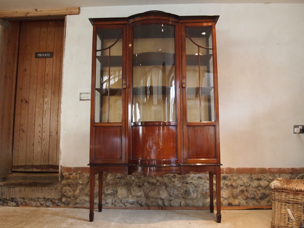 Cabinet display fine quality Edwardian Sheraton Mahogany by Leonard Davis c1910