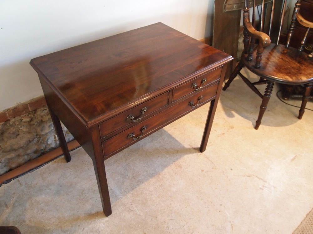 Table Lowboy lamp side fine quality George III Mahogany c1780