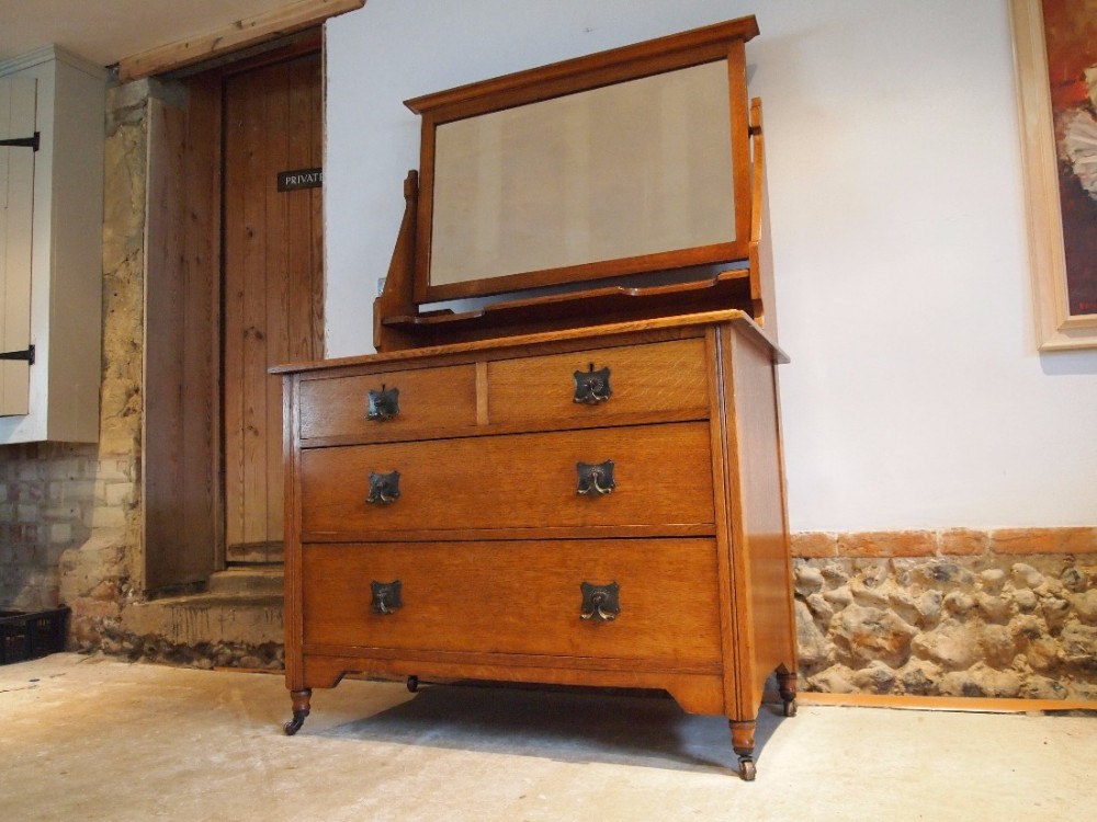 Chest of drawers fine quality Arts and Crafts dressing chest Oak c1900