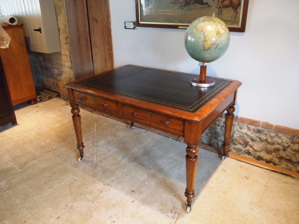 Desk Victorian Oak small partners desk c1870