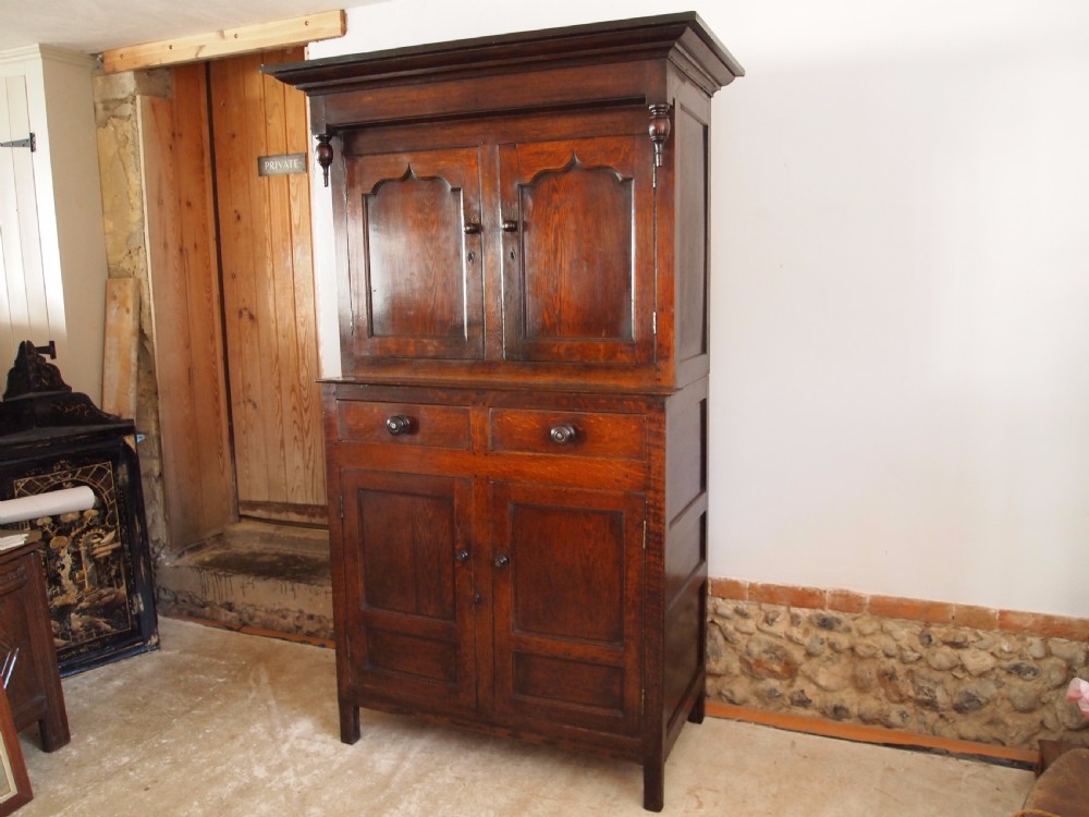 Cupboard dresser cwpwrdd deuddarn Welsh Oak c1790
