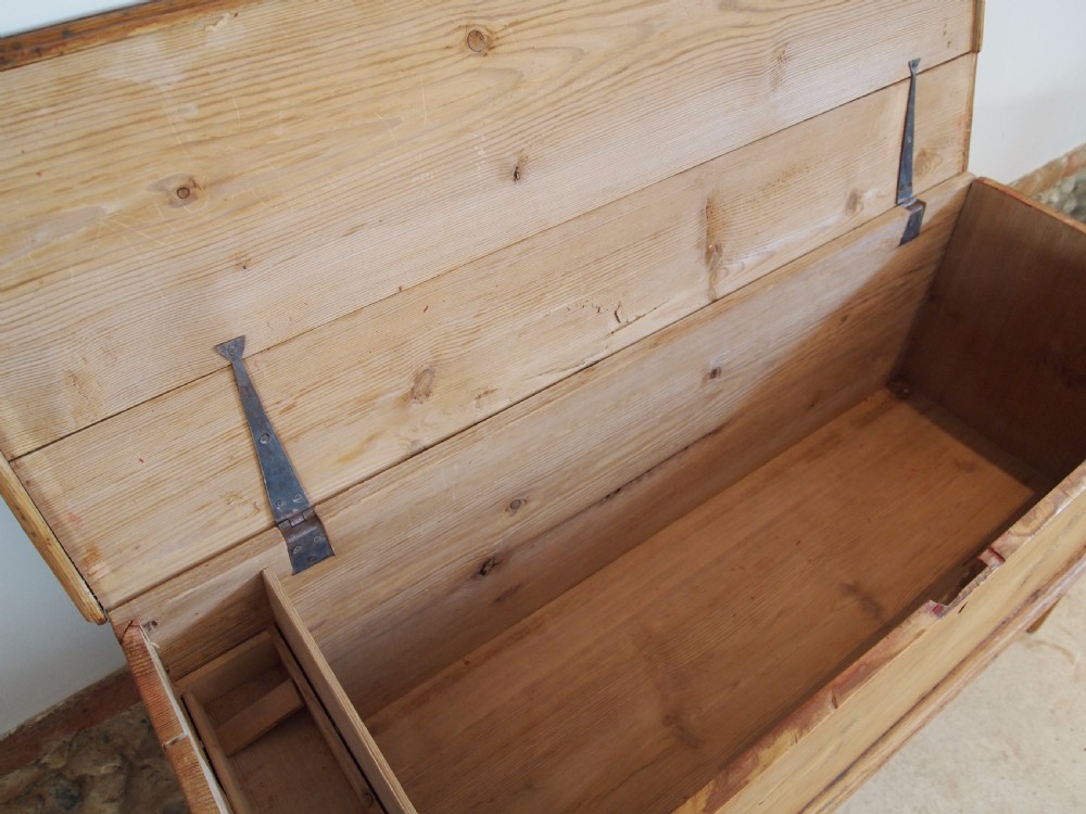 Chest trunk coffer blanket box George III Pine c1790 View II