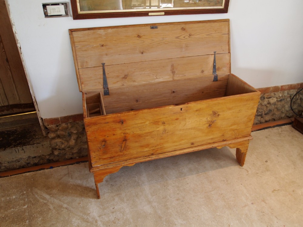 Chest trunk coffer blanket box George III Pine c1790 View III