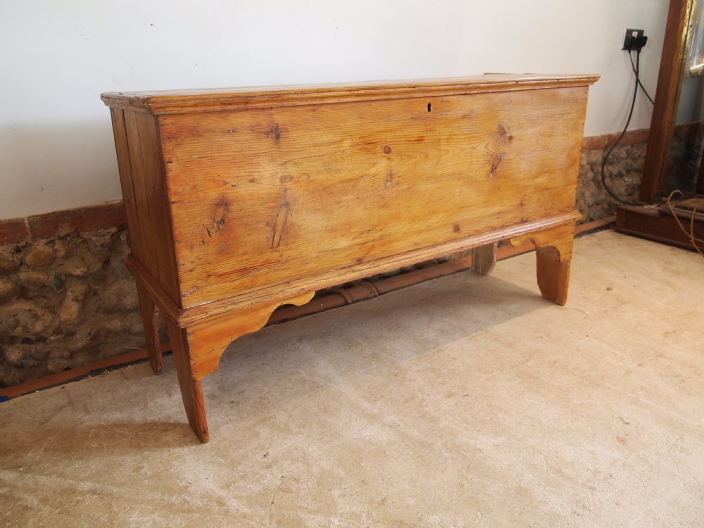Chest trunk coffer blanket box George III Pine c1790 View IV