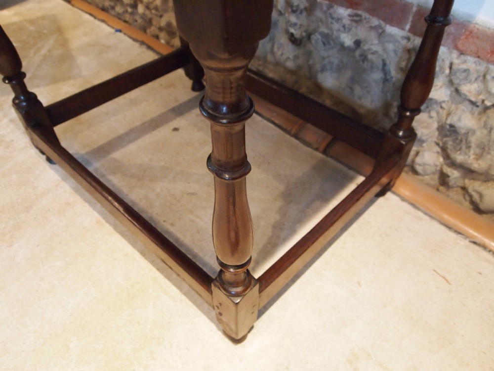 Table side lamp hall console Oak Charles II 1680 View IV
