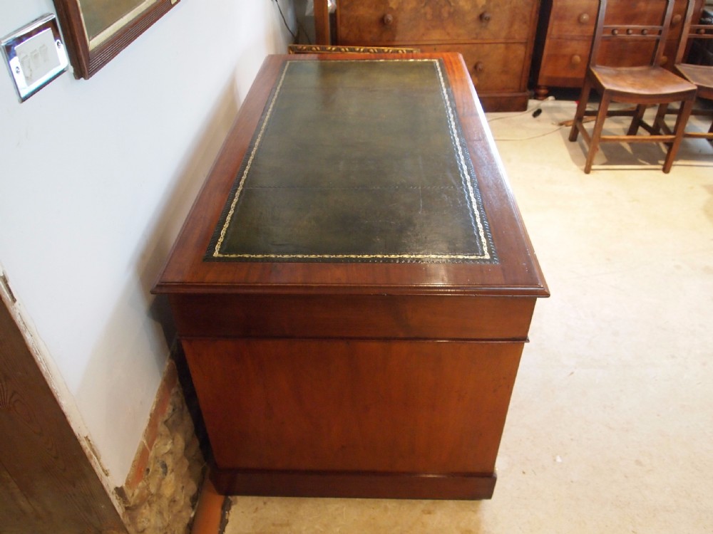 Desk fine Victorian Mahogany pedestal desk c1860 View VI