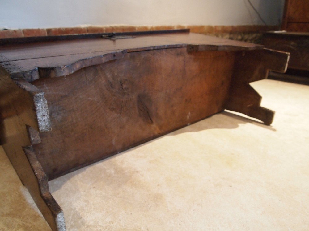 Coffer chest box Queen Anne Elm six plank c1700 View III