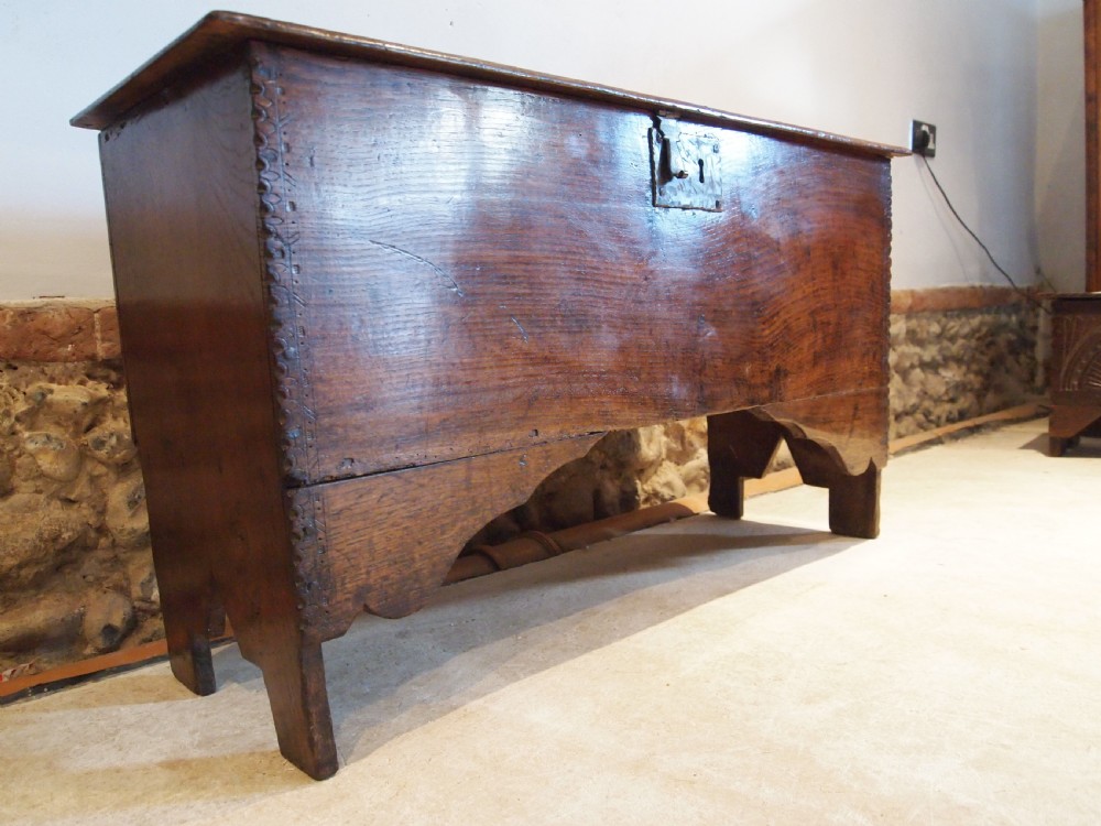 Coffer chest box Queen Anne Elm six plank c1700 View VI