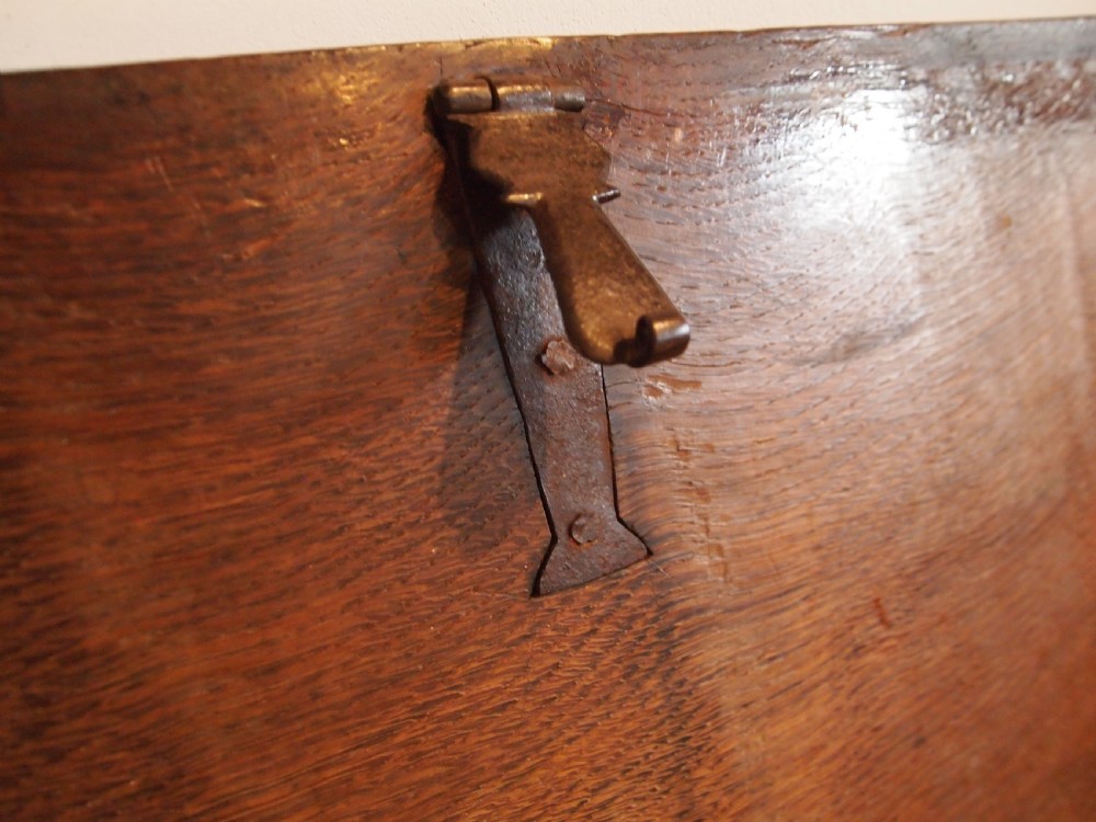 Coffer chest box Queen Anne Elm six plank c1700 View VIII