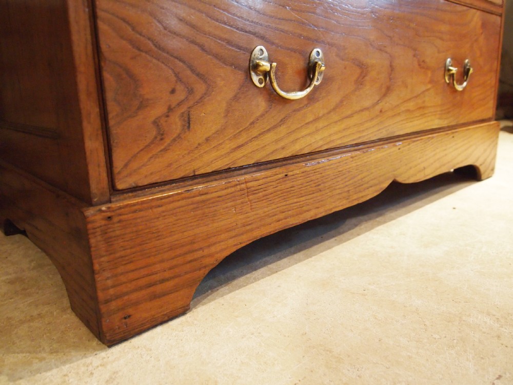 Chest of drawers rare George III Elm c1810 View III