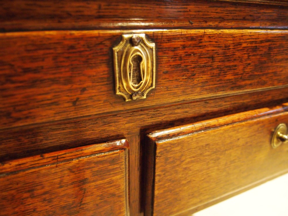 Table lowboy hall lamp George III Oak c1770 View II