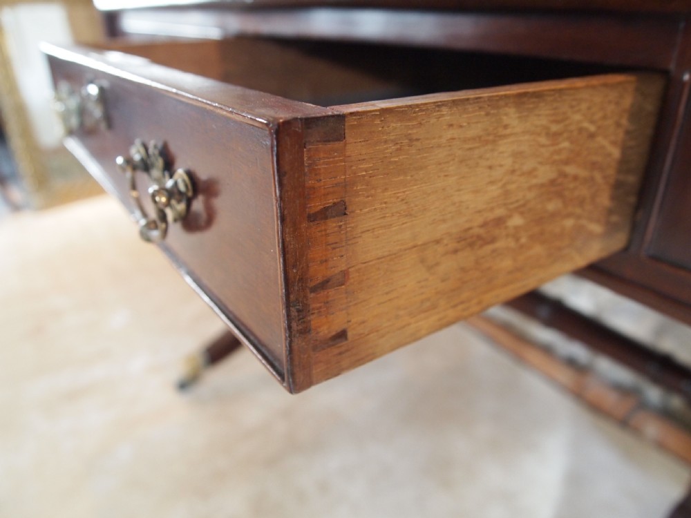 Table Victorian fine Cuban Mahogany sofa table c1840 View III