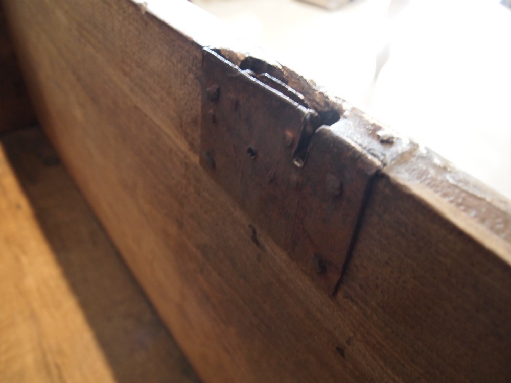 Coffer chest blanket box Spanish Walnut c1700 View V