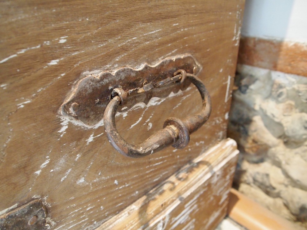 Coffer chest blanket box Spanish Walnut c1700 View X
