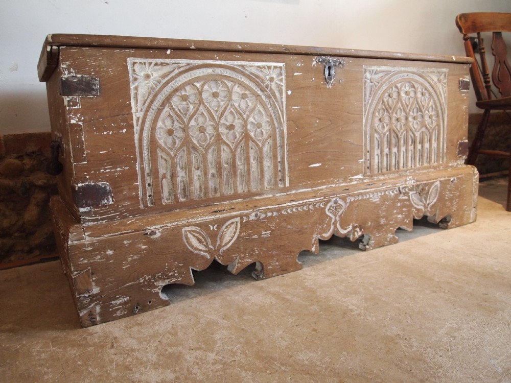 Coffer chest blanket box Spanish Walnut c1700 View XIV