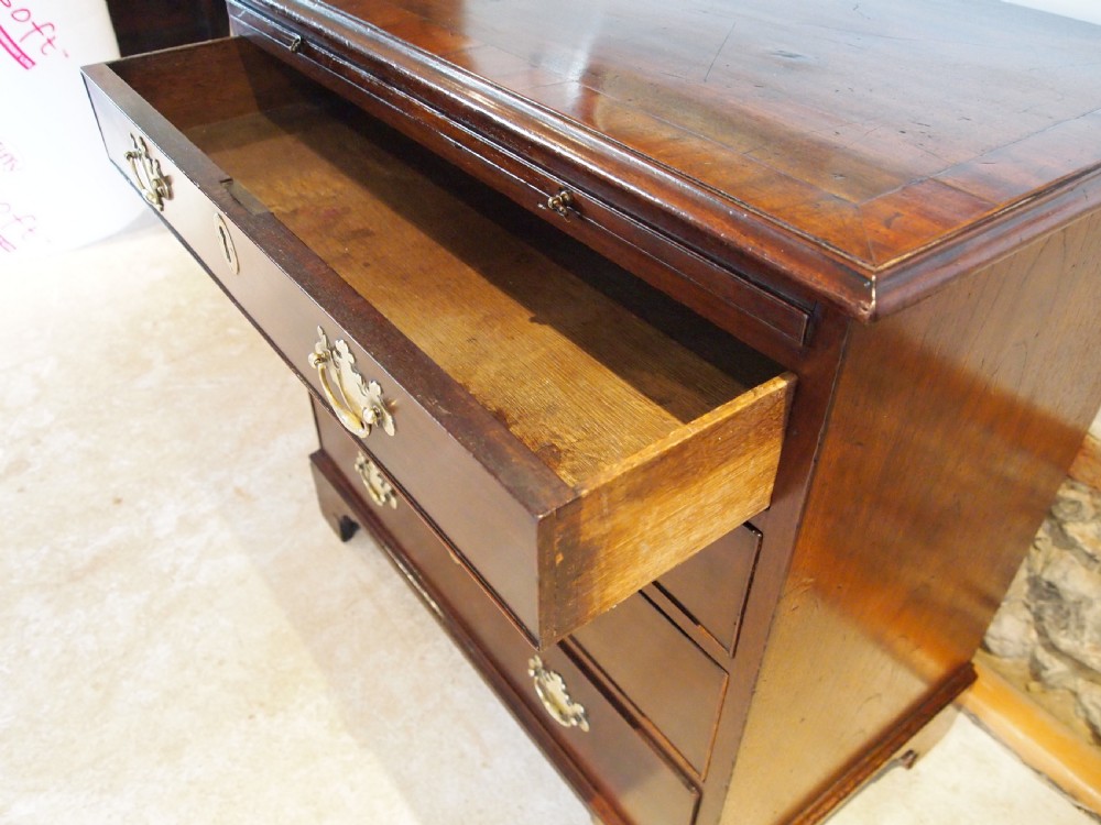 Chest of drawers small Bachelors chest George III Mahogany 33