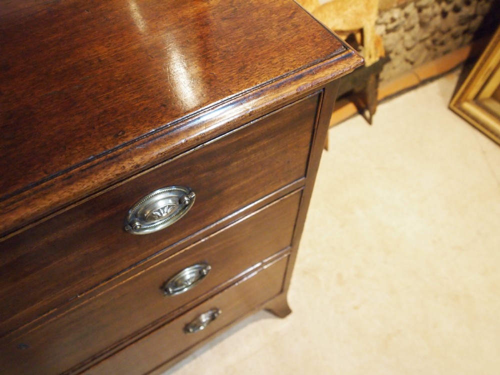 Chest of drawers George III Mahogany small size c1800 View IX