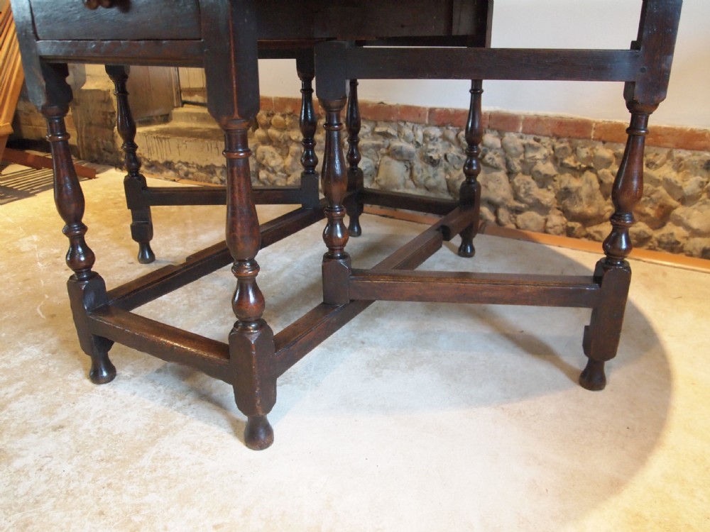 Table Queen Anne Oak gate leg dining table c1700 View V