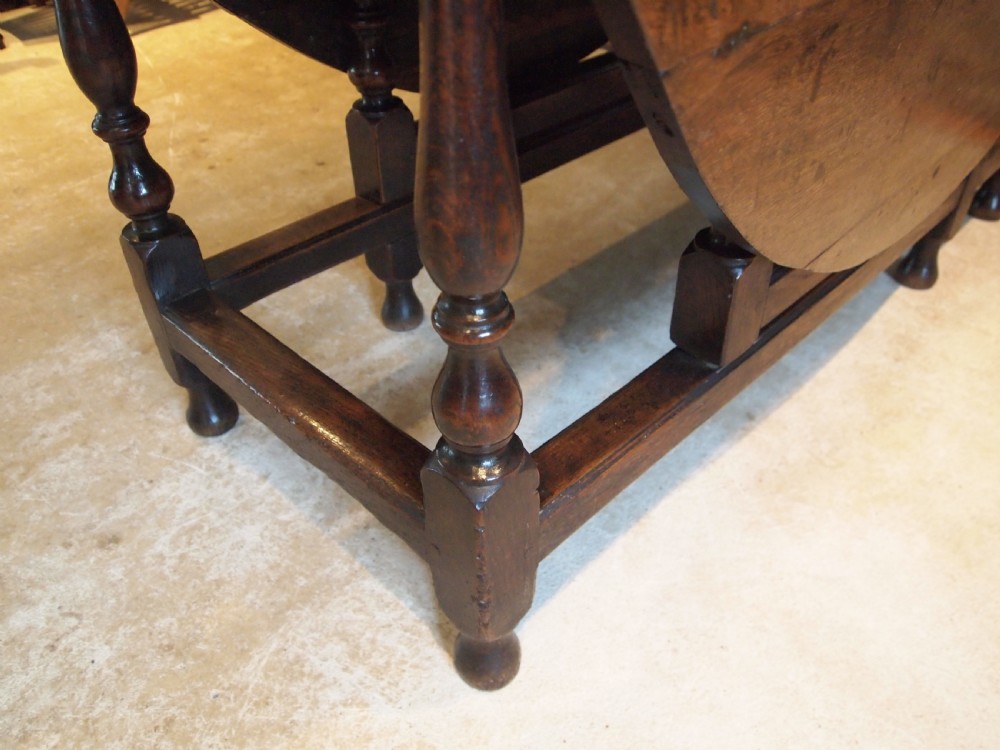 Table Queen Anne Oak gate leg dining table c1700 View VII