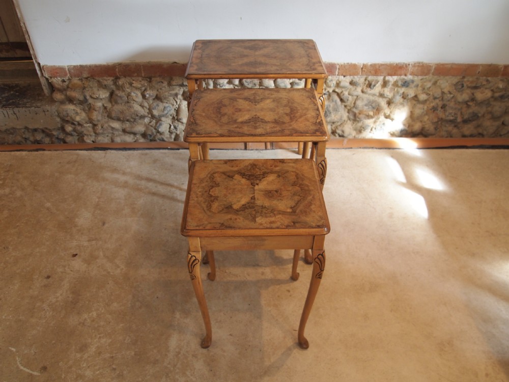 Table nest of 3 tables Figured Walnut c1920 View V