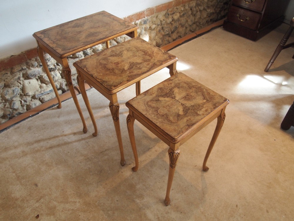 Table nest of 3 tables Figured Walnut c1920 View VI