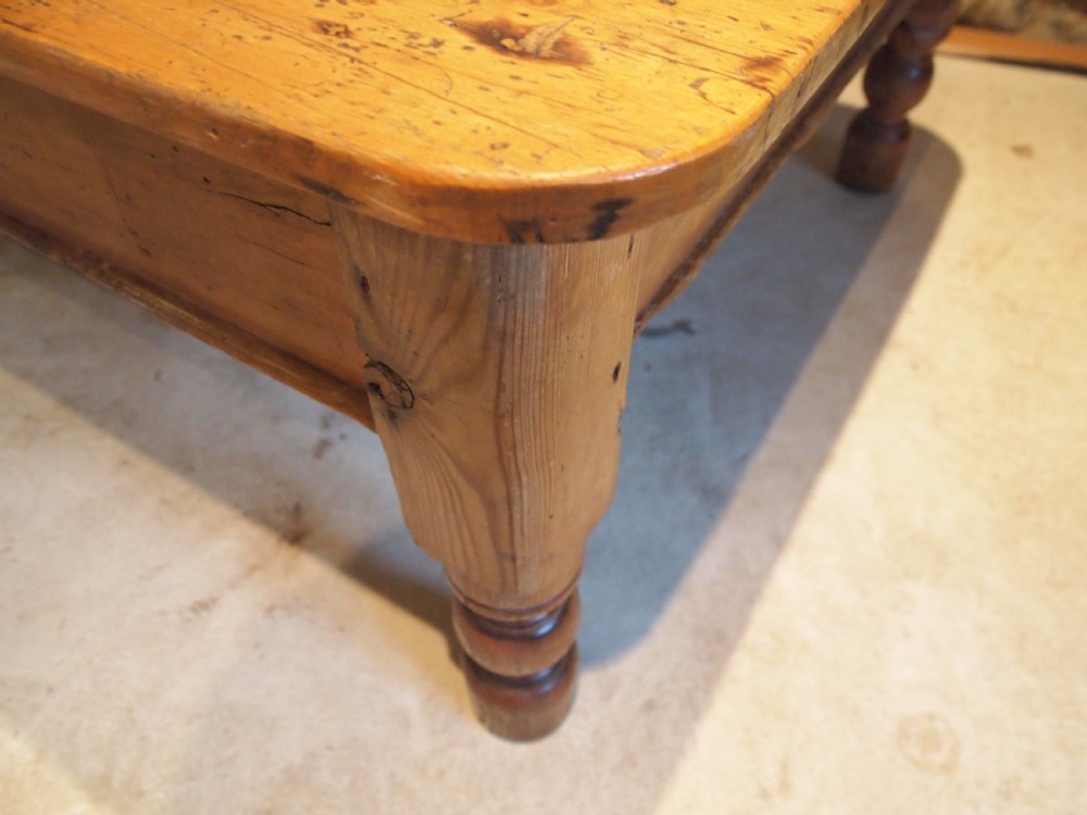 Table Coffee table Victorian Pine c1880 View IV