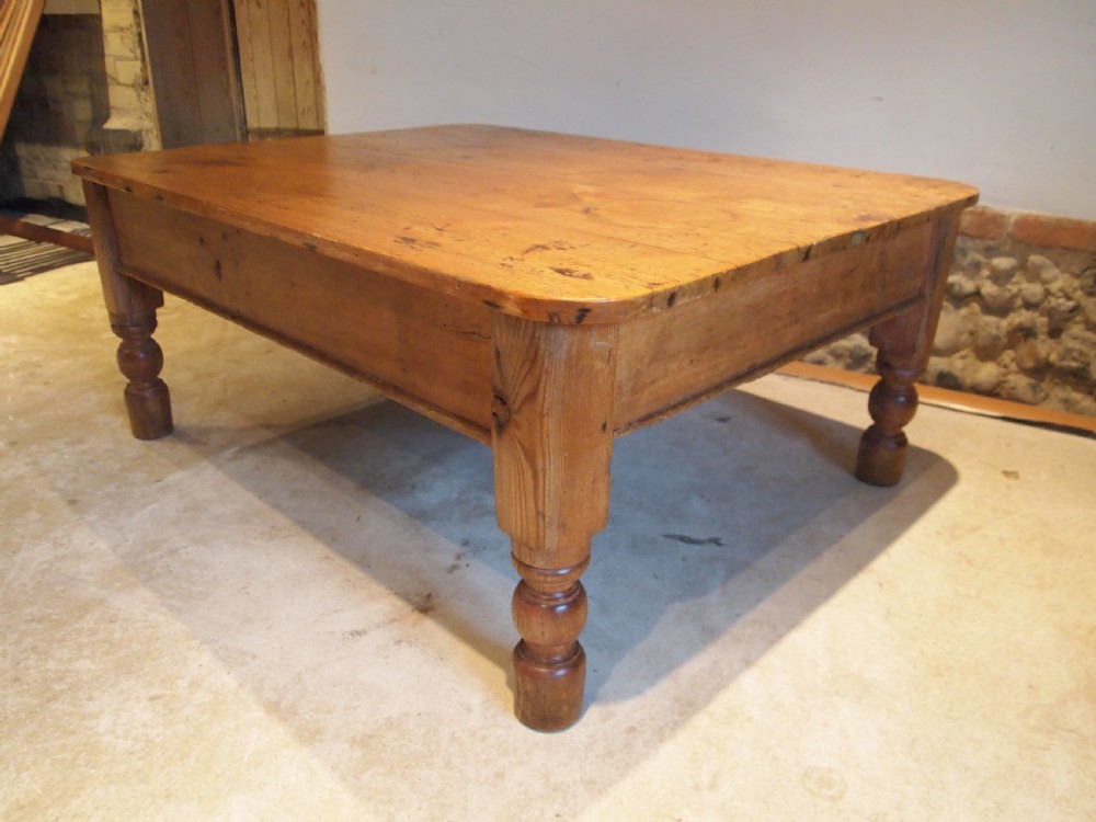 Table Coffee table Victorian Pine c1880 View V