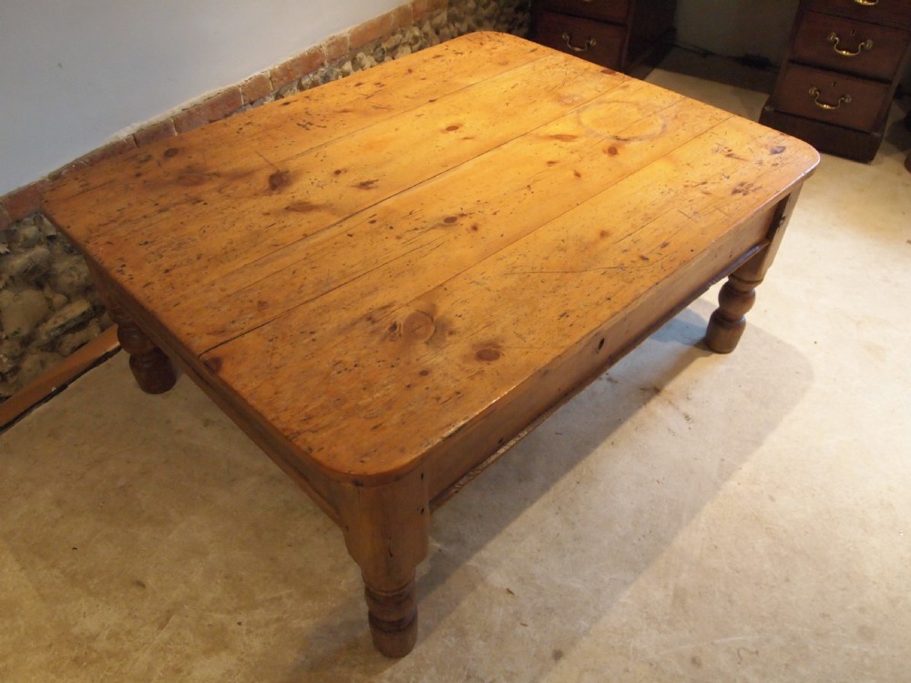 Table Coffee table Victorian Pine c1880 View VI