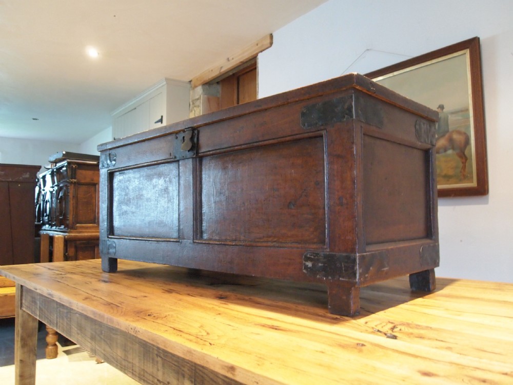 Coffer chest blanket box Queen Anne Oak c1700 View II