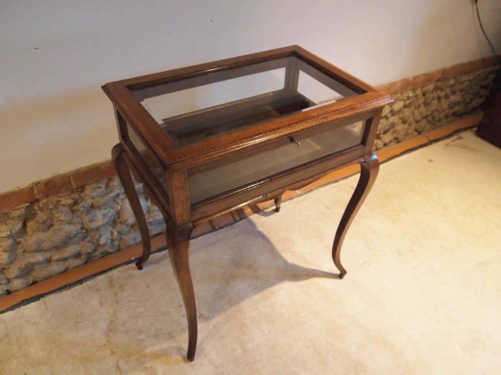 Table display Edwardian Mahogany c1900