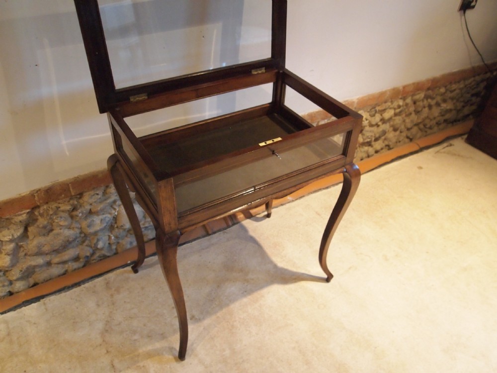 Table display Edwardian Mahogany c1900 View IV