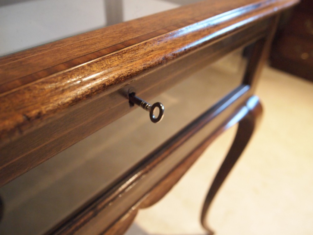 Table display Edwardian Mahogany c1900 View VI