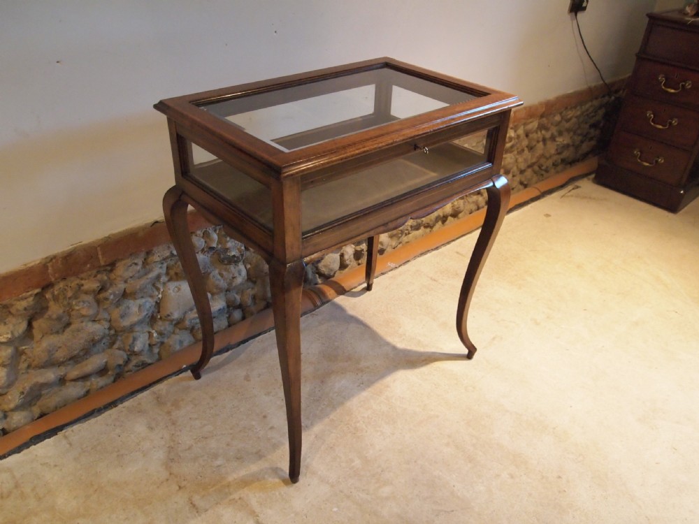 Table display Edwardian Mahogany c1900 View VII