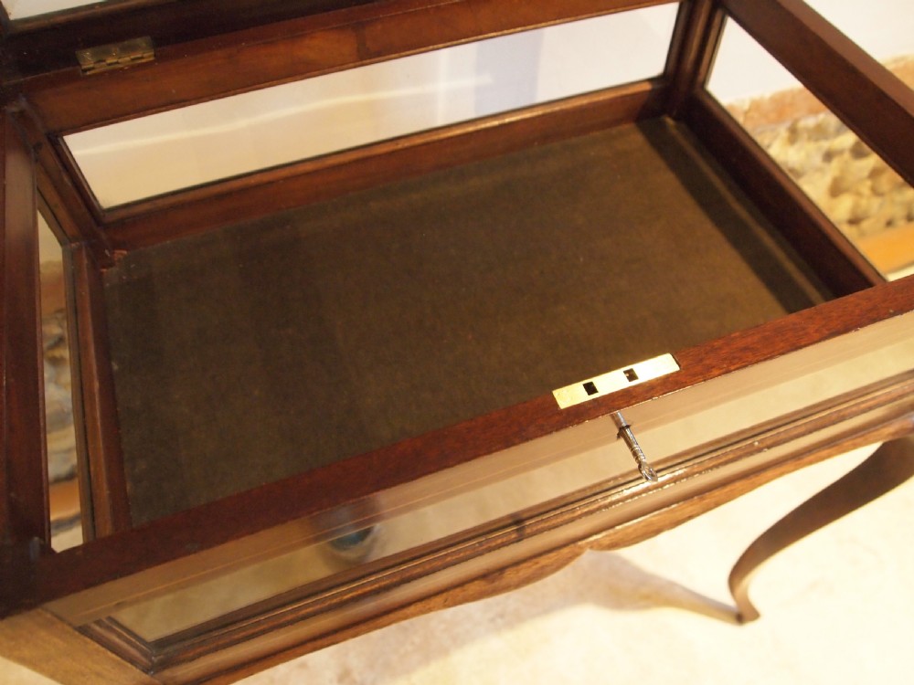 Table display Edwardian Mahogany c1900 View VIII