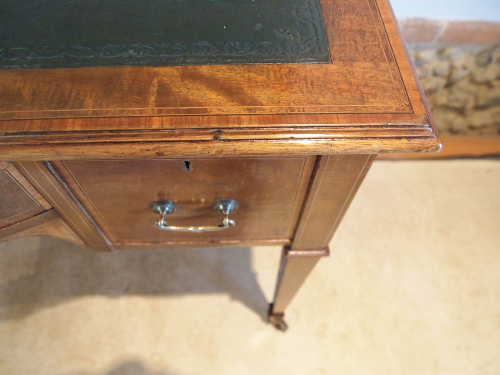 Desk fine quality Edwardian Mahogany inlaid c1900 View IX