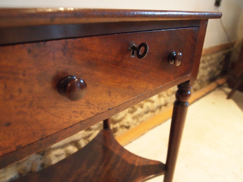 Table George III superb provincial Mahogany side lamp hall c1790 View II