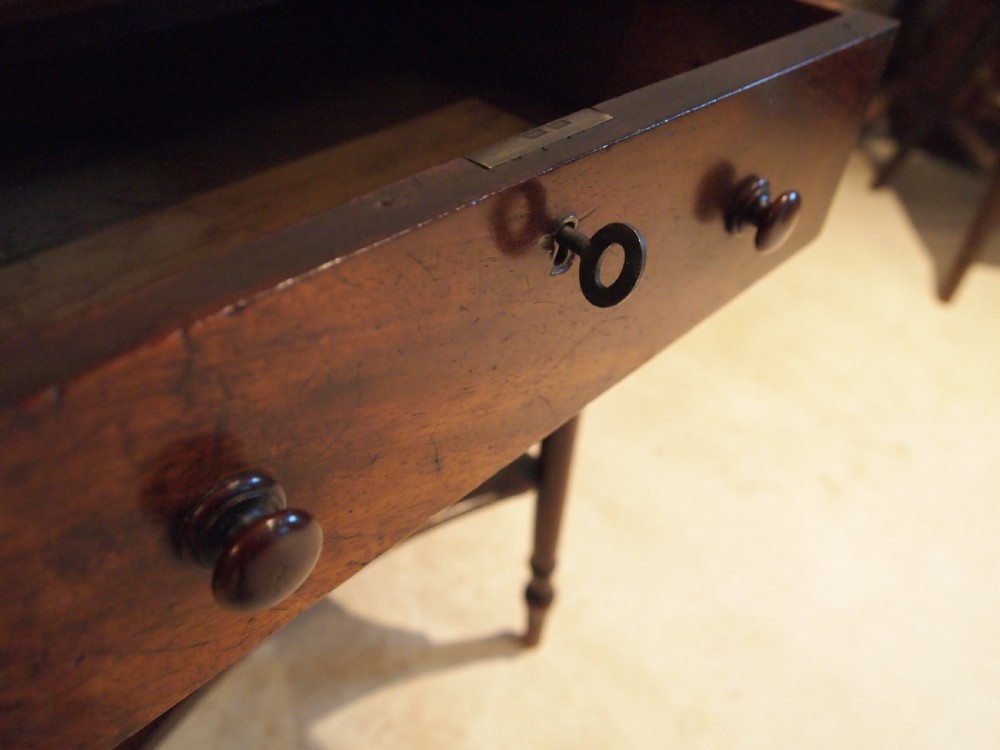 Table George III superb provincial Mahogany side lamp hall c1790 View VII