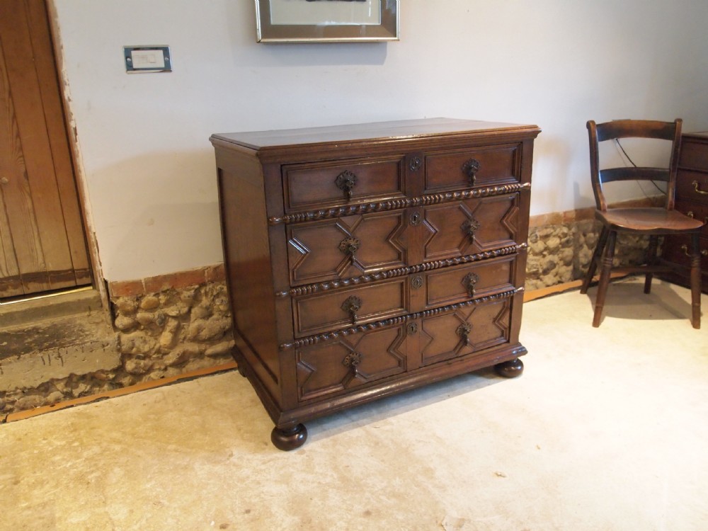 Chest of drawers Queen Anne Oak small c1700 View XV