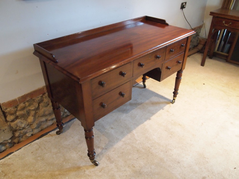 Desk early Victorian fine quality Mahogany c1840