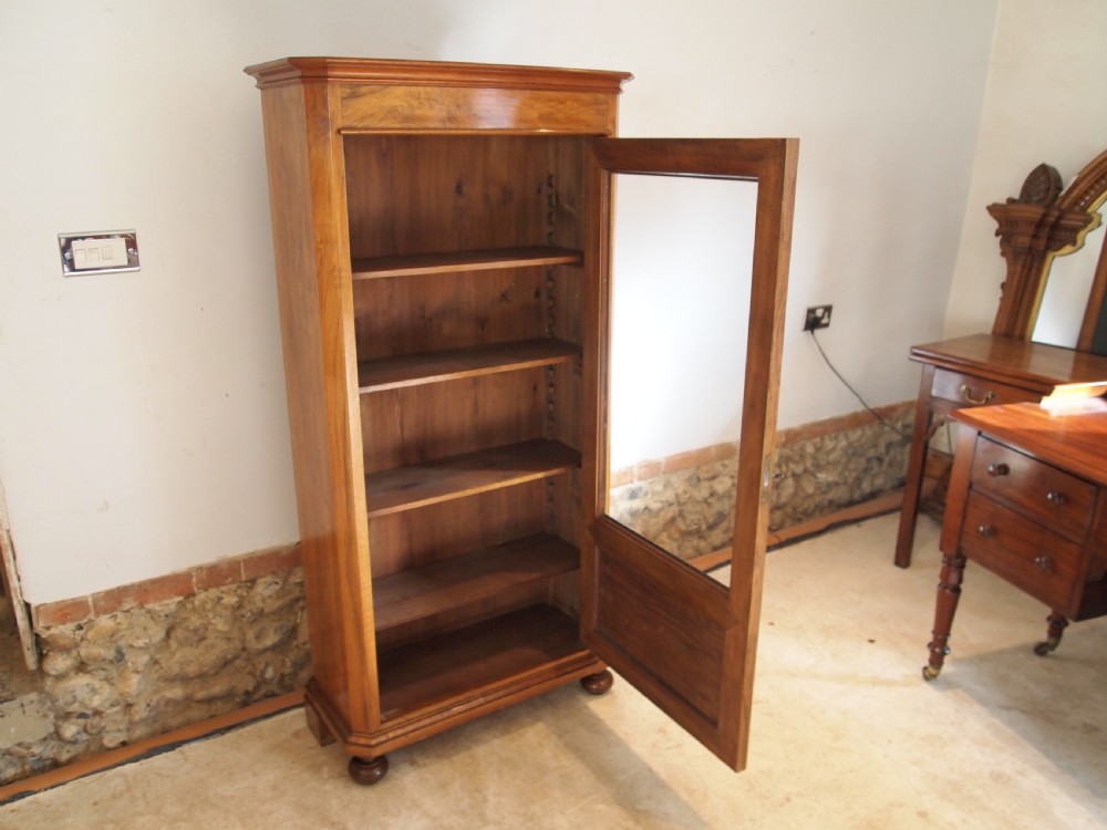Cabinet display bookcase fine figured Walnut c1860 View V