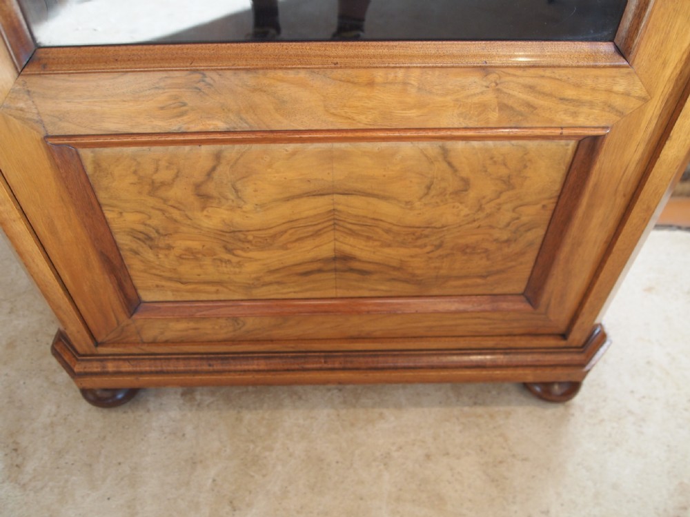 Cabinet display bookcase fine figured Walnut c1860 View VIII