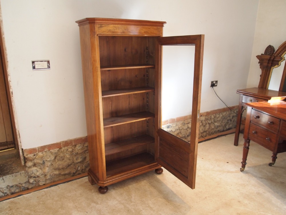 Cabinet display bookcase fine figured Walnut c1860 View IX