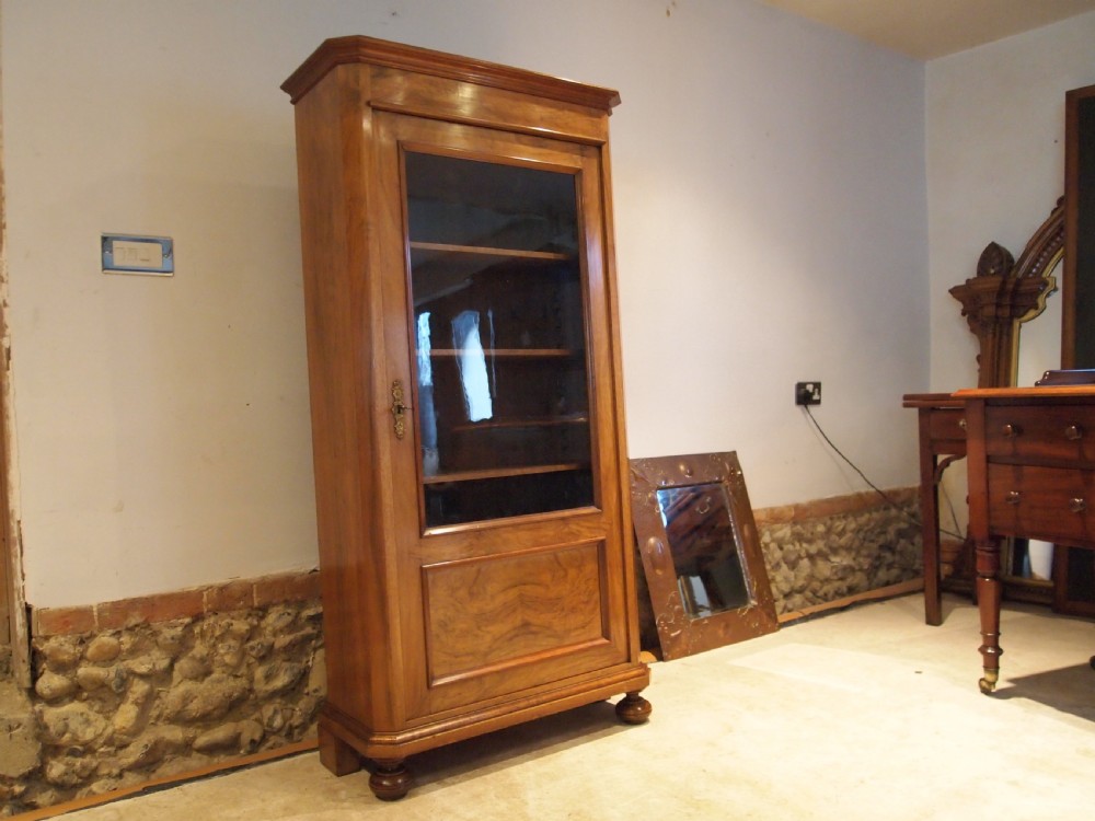 Cabinet display bookcase fine figured Walnut c1860 View XI